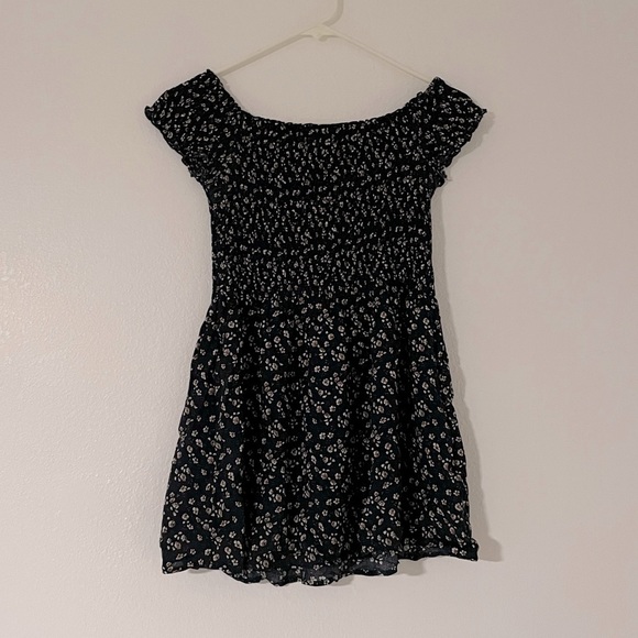 Brandy Melville Tops - Brandy Melville Wide Neck Floral Top